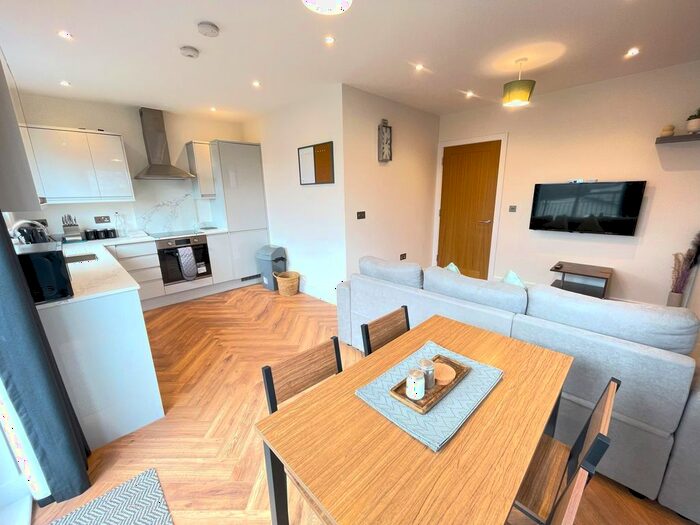 2 Bedroom Flat To Rent In Solomon's Hill, Rickmansworth, WD3