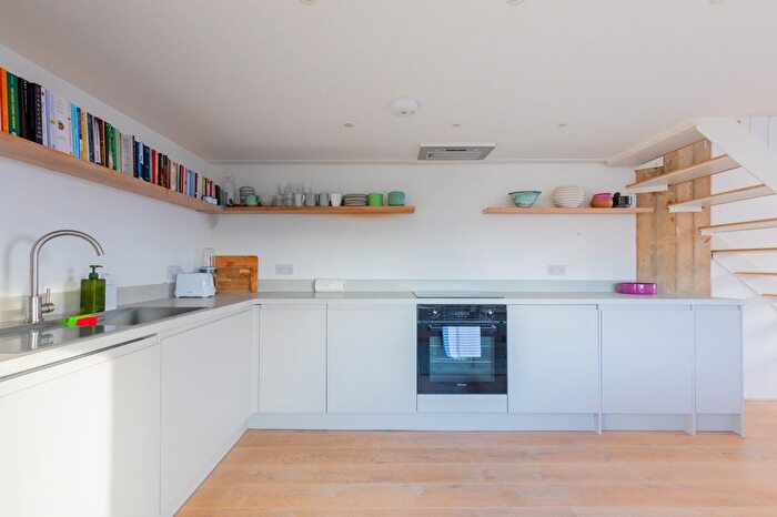 1 Bedroom Flat To Rent In King Edward's Road, London, E9