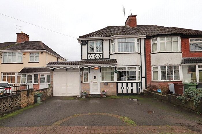 3 Bedroom Detached House For Sale In Deyncourt Road, Wolverhampton, West Midlands, WV10