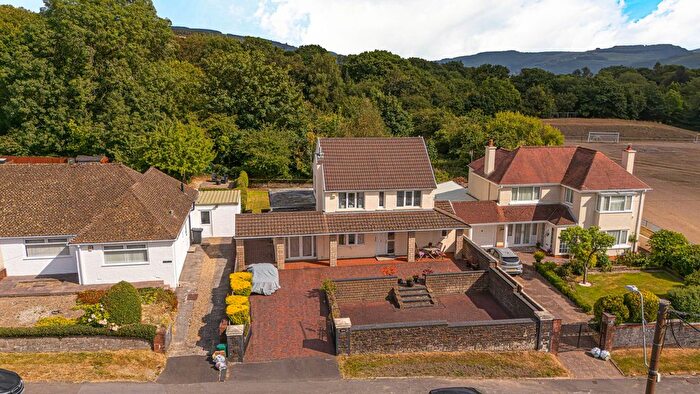 3 Bedroom Detached House For Sale In Merthyr Road, Llwydcoed, CF44