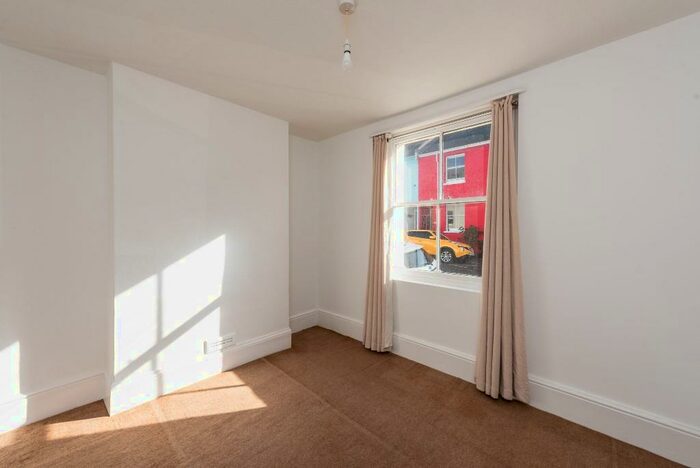 1 Bedroom Flat To Rent In Grove Street, BN2