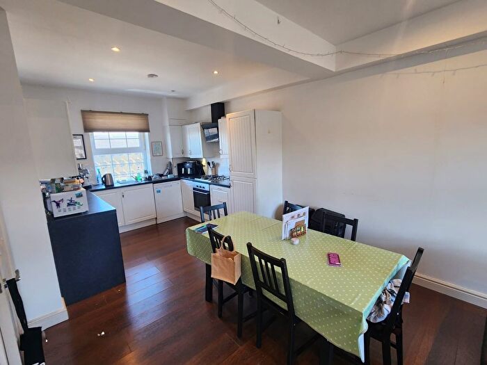 4 Bedroom Flat To Rent In Jebb Avenue, London, SW2