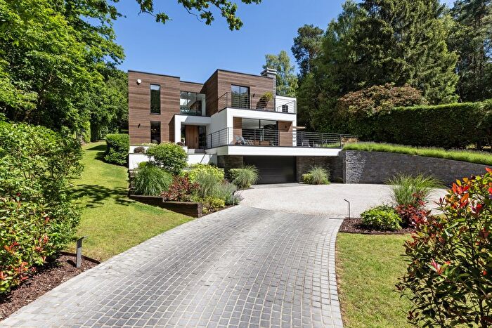 5 Bedroom Detached House To Rent In Smugglers Way, The Sands, Farnham, GU10