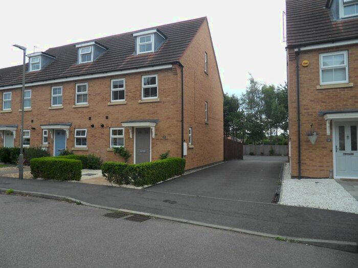 3 Bedroom Town House To Rent In Trinity Way, Heanor, DE75