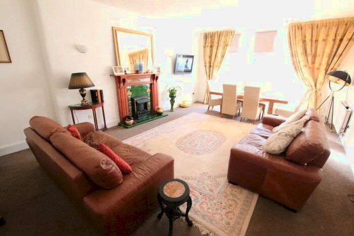 2 Bedroom Flat To Rent In Devonshire Terrace, Glasgow, G12