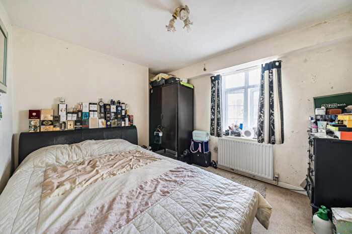 2 Bedroom Apartment For Sale In Doddington Grove, London, SE17