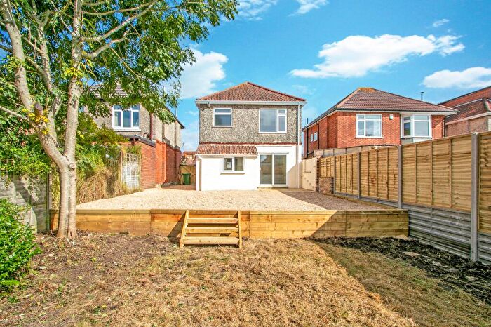 3 Bedroom Detached House For Sale In Pine Avenue, Poole, BH12