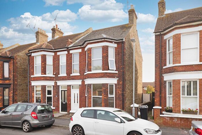 3 Bedroom Semi-Detached House For Sale In Grosvenor Road, Broadstairs, Kent, CT10