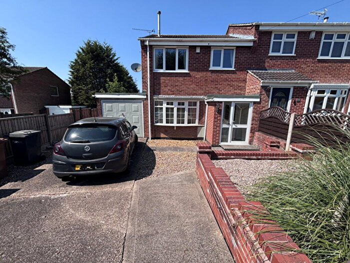 3 Bedroom Semi-Detached House For Sale In Fabis Close, Swadlincote, DE11