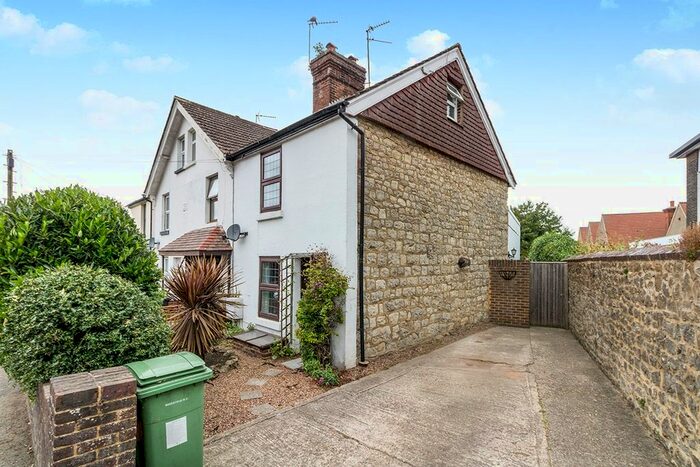 3 Bedroom Semi-Detached House To Rent In Loose Road, Maidstone, Kent, ME15