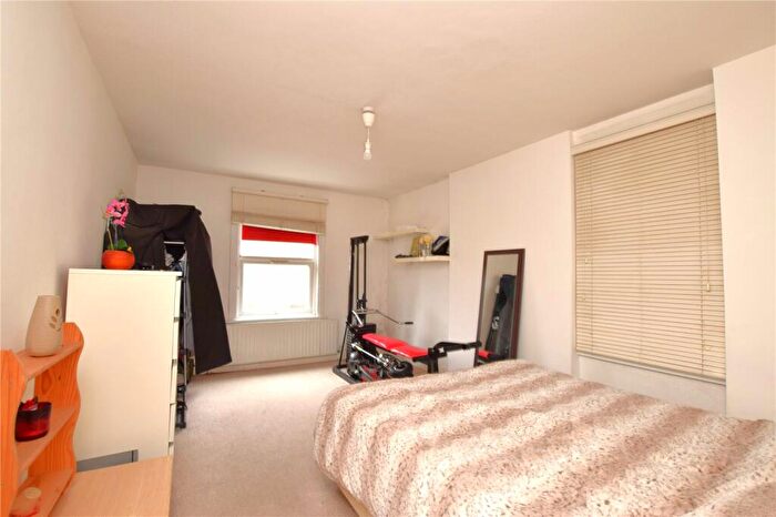 2 Bedroom Apartment For Sale In Whalebone Lane North, Chadwell Heath, RM6