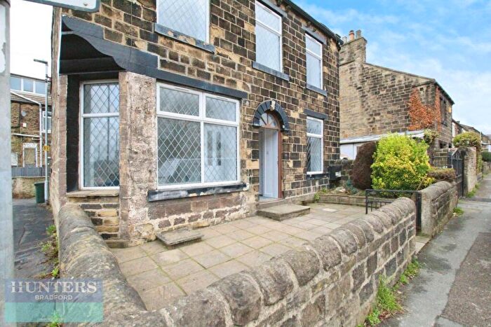 3 Bedroom House To Rent In New Line, Bradford, West Yorkshire, BD10