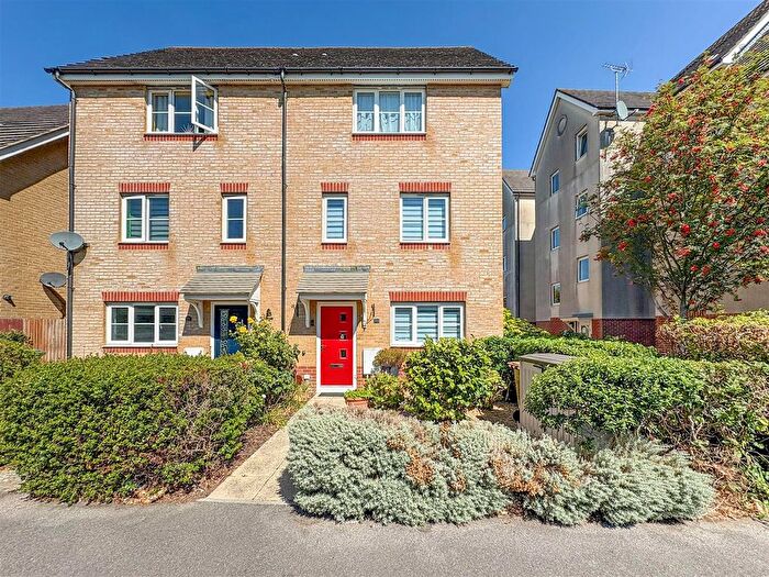 4 Bedroom Semi-Detached House For Sale In Olliver Acre, Wick, Littlehampton, BN17