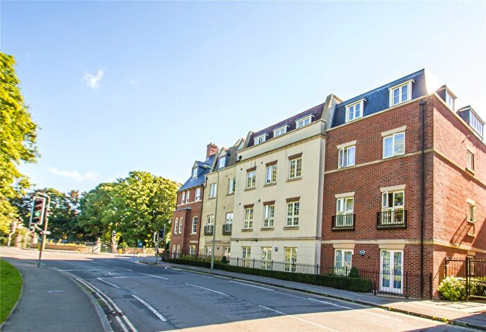 2 Bedroom Flat To Rent In Woodford Way, Witney, Oxfordshire, OX28