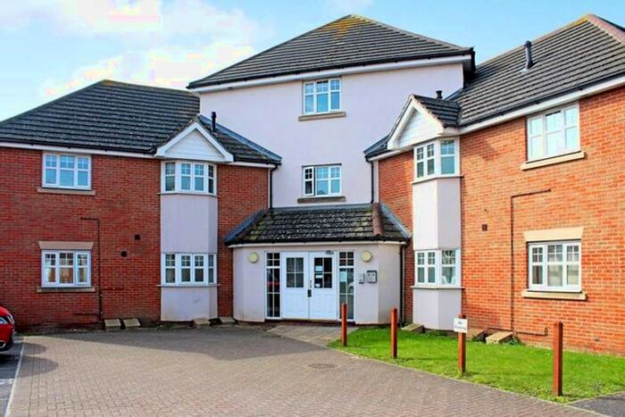 2 Bedroom Flat To Rent In Muir Place, Wickford SS12