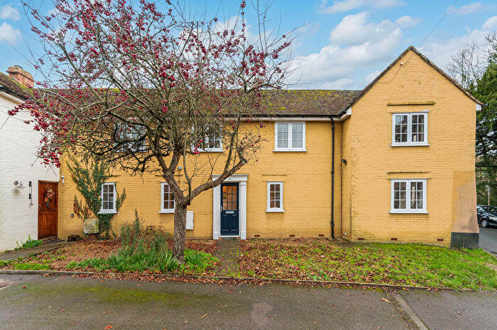 4 Bedroom Semi-Detached House For Sale In River Street, Westbourne, PO10