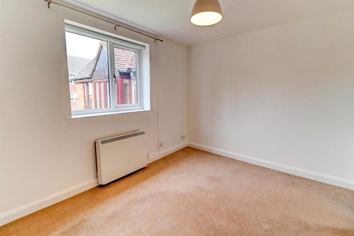 2 Bedroom Flat To Rent In School Lane, Kenilworth, CV8