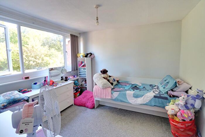 3 Bedroom End Of Terrace House For Sale In Chaucer Close, Waterlooville, PO7