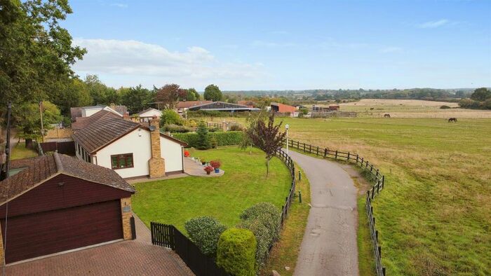 3 Bedroom Detached Bungalow For Sale In Rayleigh Road, Hutton, Brentwood, CM13