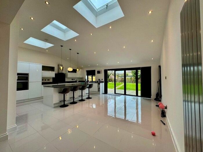5 Bedroom End Of Terrace House To Rent In Wycombe Road, London, IG2