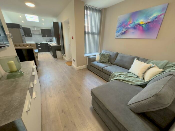 6 Bedroom House To Rent In Leopold Road, L7