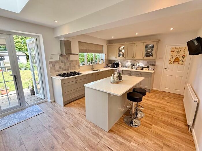 2 Bedroom Detached Bungalow For Sale In Tilsworth Road, Stanbridge, LU7