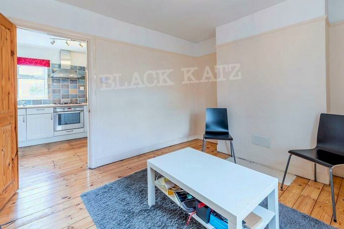 2 Bedroom Flat To Rent In Sherwood Terrace, N20