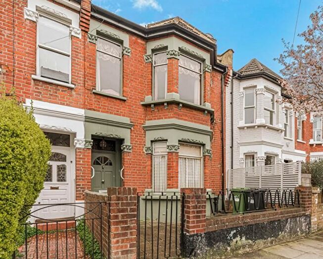 2 Bedroom Flat For Sale In Inglethorpe Street, Fulham, SW6