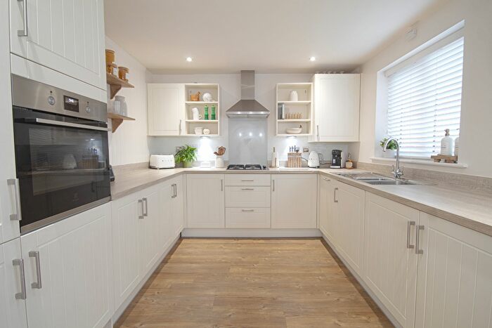 4 Bedroom Detached House For Sale In Restharrow Road, Broughton, HP22