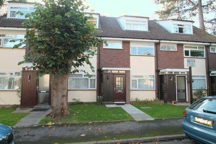 2 Bedroom Property To Rent In Westfield Park, Pinner, HA5