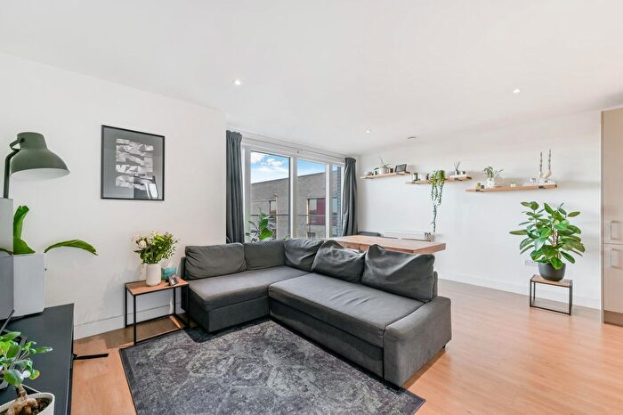 1 Bedroom Flat For Sale In London Road, Isleworth, TW7