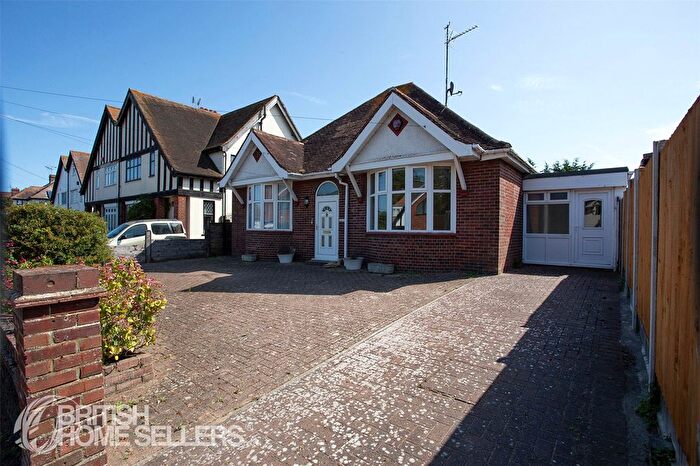4 Bedroom Bungalow For Sale In Foreland Avenue, Margate, Kent, CT9