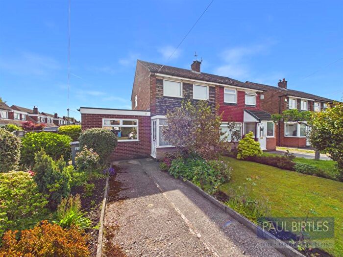 3 Bedroom Semi Detached House For Sale In Skye Road, Davyhulme, Trafford, M41
