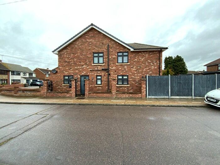 3 Bedroom End Of Terrace House To Rent In Gray Gardens, Hornchurch, London, RM13