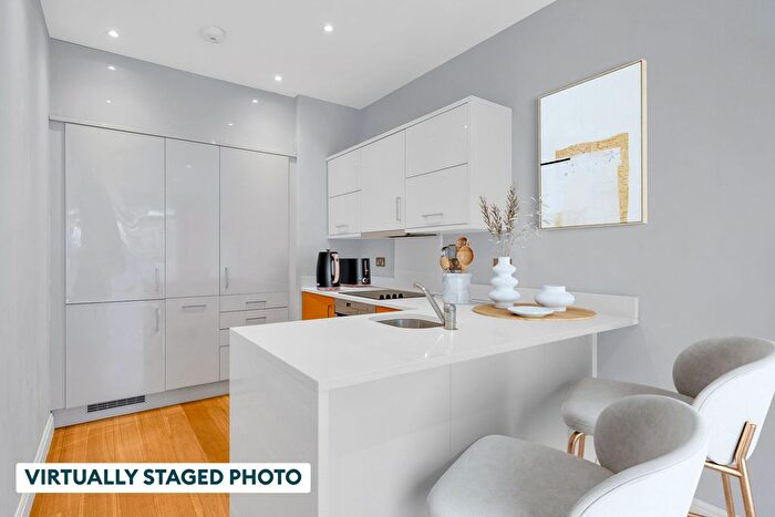 3 Bedroom Flat For Sale In Mycenae Road, London, SE3