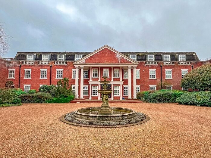 2 Bedroom Flat For Sale In Molesey Park Road, East Molesey, KT8