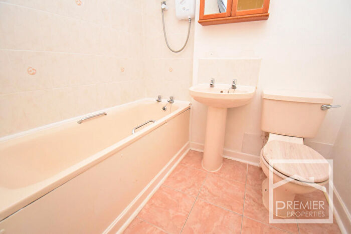 1 Bedroom Flat For Sale In Dumbarton Road, Whiteinch, G11