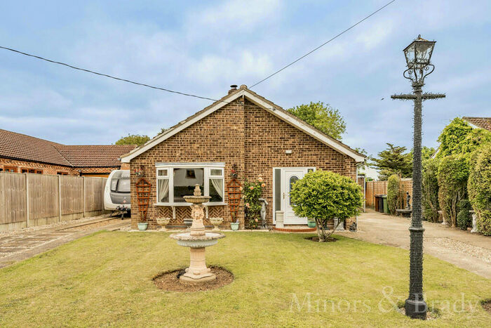 2 Bedroom Detached Bungalow For Sale In Wendling Road, Longham, NR19