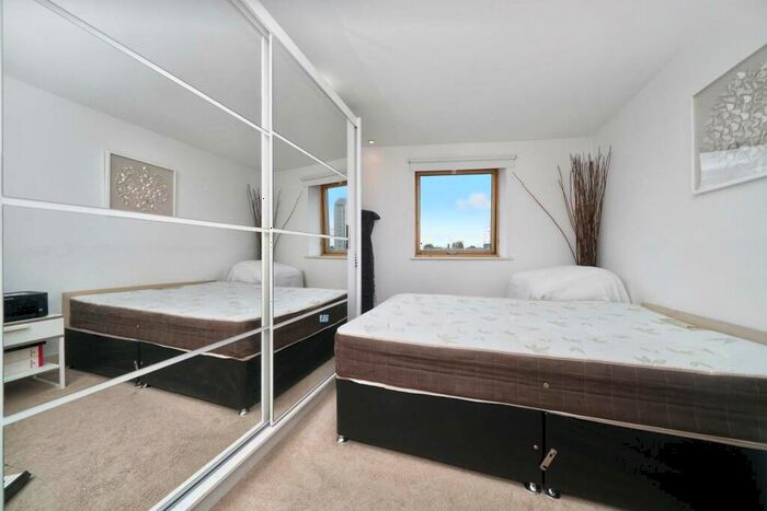 2 Bedroom Flat For Sale In Crews Street, Canary Wharf, E14