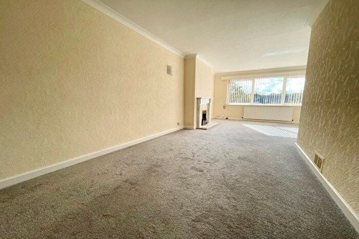 2 Bedroom Flat To Rent In Bushey Wood Road, Sheffield, S17