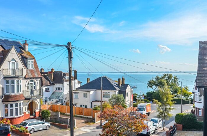 3 Bedroom Apartment For Sale In Grand Drive, Leigh-On-Sea, SS9