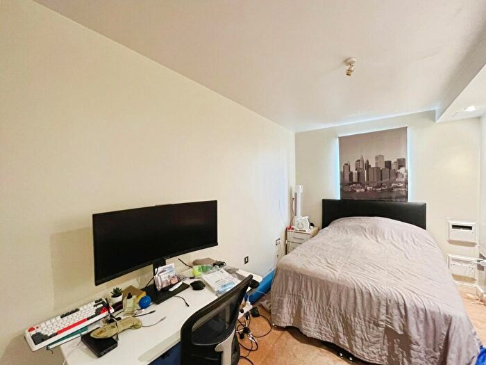 2 Bedroom Apartment To Rent In Hanover Avenue, London, E16