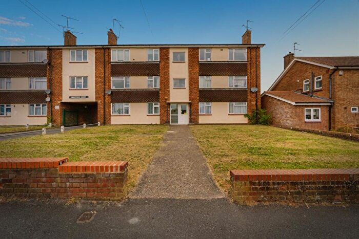 2 Bedroom Flat For Sale In Brewers Hill Road, Dunstable, LU6