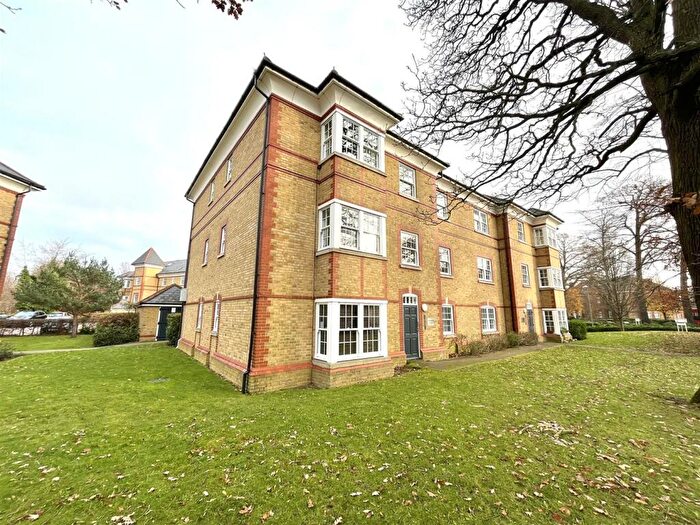 2 Bedroom Apartment To Rent In Blackwell Close, Winchmore Hill, N21