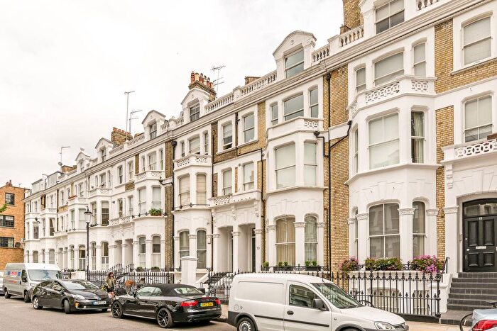 1 Bedroom Flat To Rent In Coleherne Road, Earls Court, London, SW10