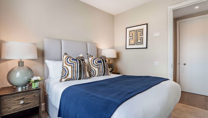 2 Bedroom Apartment To Rent In Westferry Circus, London, E14