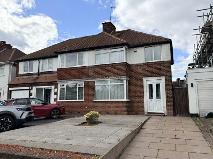 3 Bedroom Semi-Detached House For Sale In Sundial Lane, Birmingham, B43