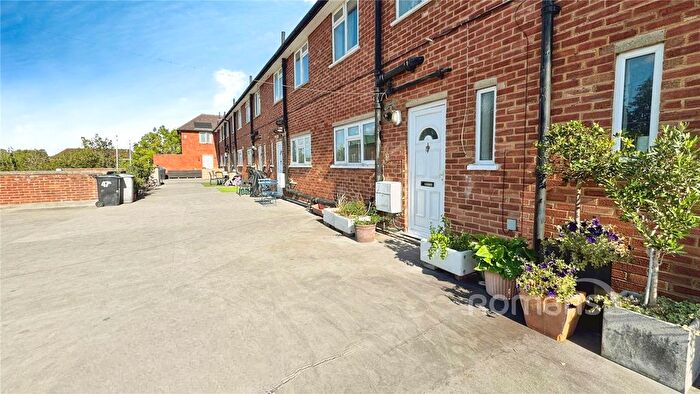 3 Bedroom Maisonette For Sale In Packhorse Road, Gerrards Cross, Buckinghamshire, SL9