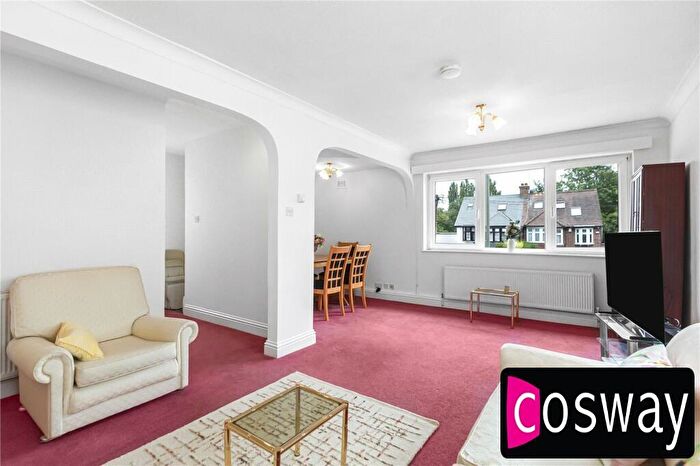 2 Bedroom Flat For Sale In Holders Hill Road, Mill Hill, NW7