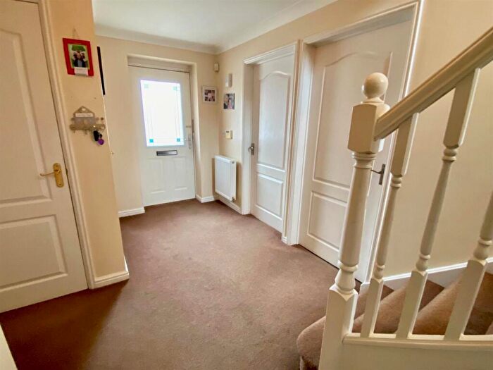 4 Bedroom Detached House For Sale In Briarfield Gardens, Huddersfield, HD5